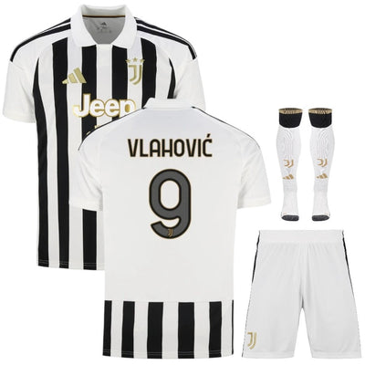 Kit Enfant Juventus Vlahovic 2026 2027 Pas Cher - 90+3 | Maillot de Foot Enfant Pas Cher 2026 2027