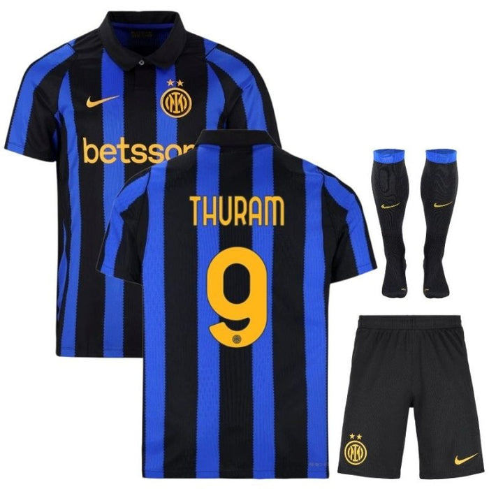 Kit Enfant Inter Milan Thuram 2026 2027 Pas Cher - 90+3 | Maillot de Foot Enfant Pas Cher 2026 2027